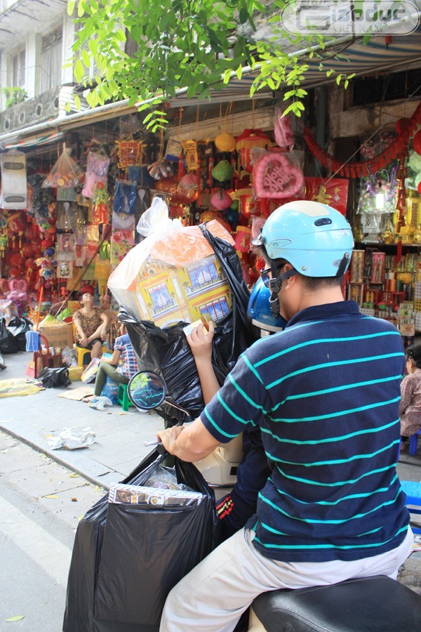 Giàu hay nghèo cũng phải có... nhà lầu cho... các cụ